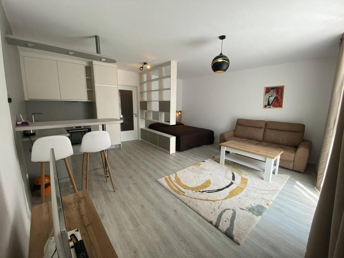 Seven days Smíchov Apartamento Praga Exterior foto